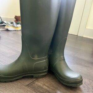 Hunter Rain Boots - women’s 7